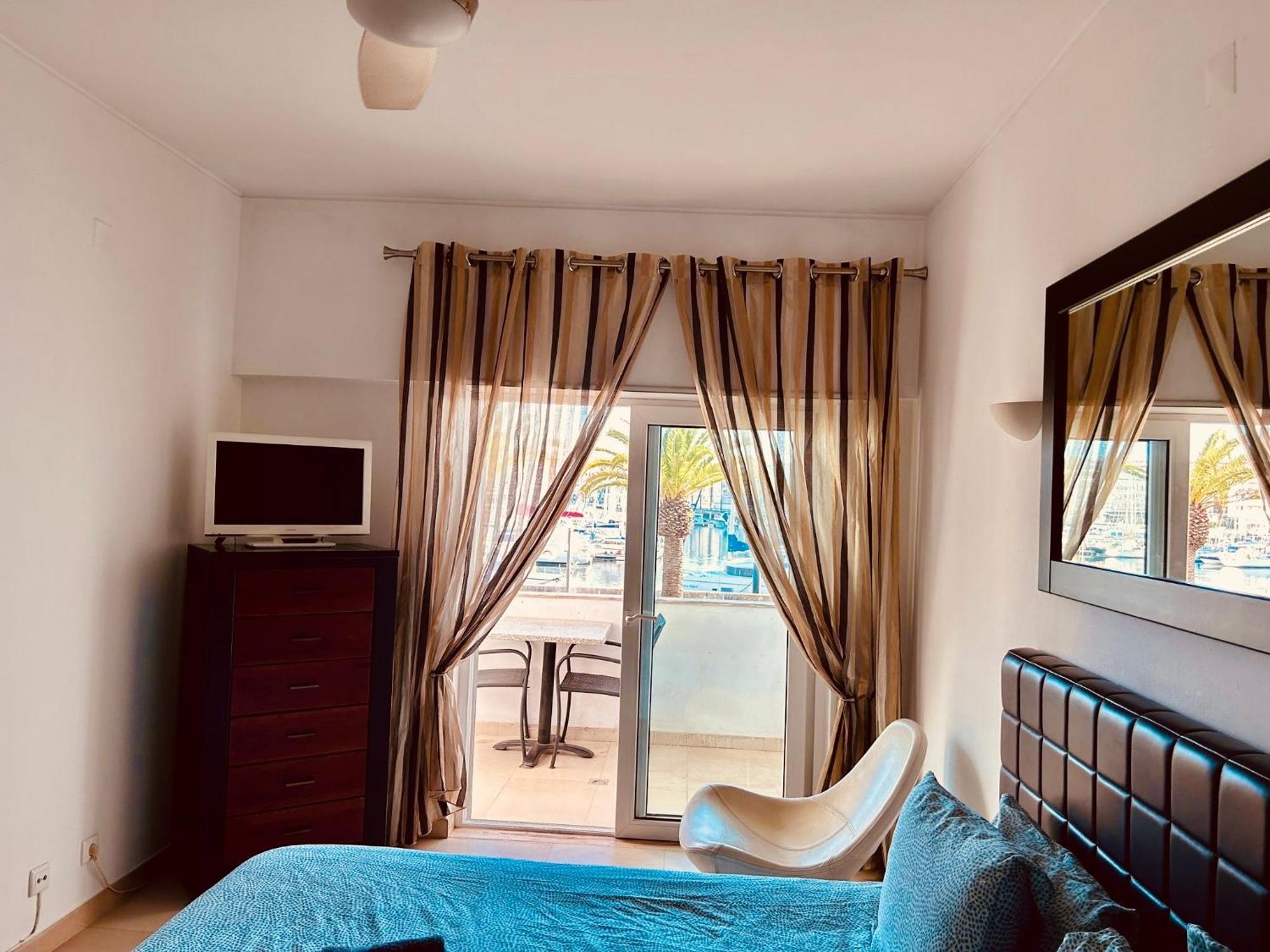 Lagos Marina View Apartment Near Beaches And Shops Exterior photo